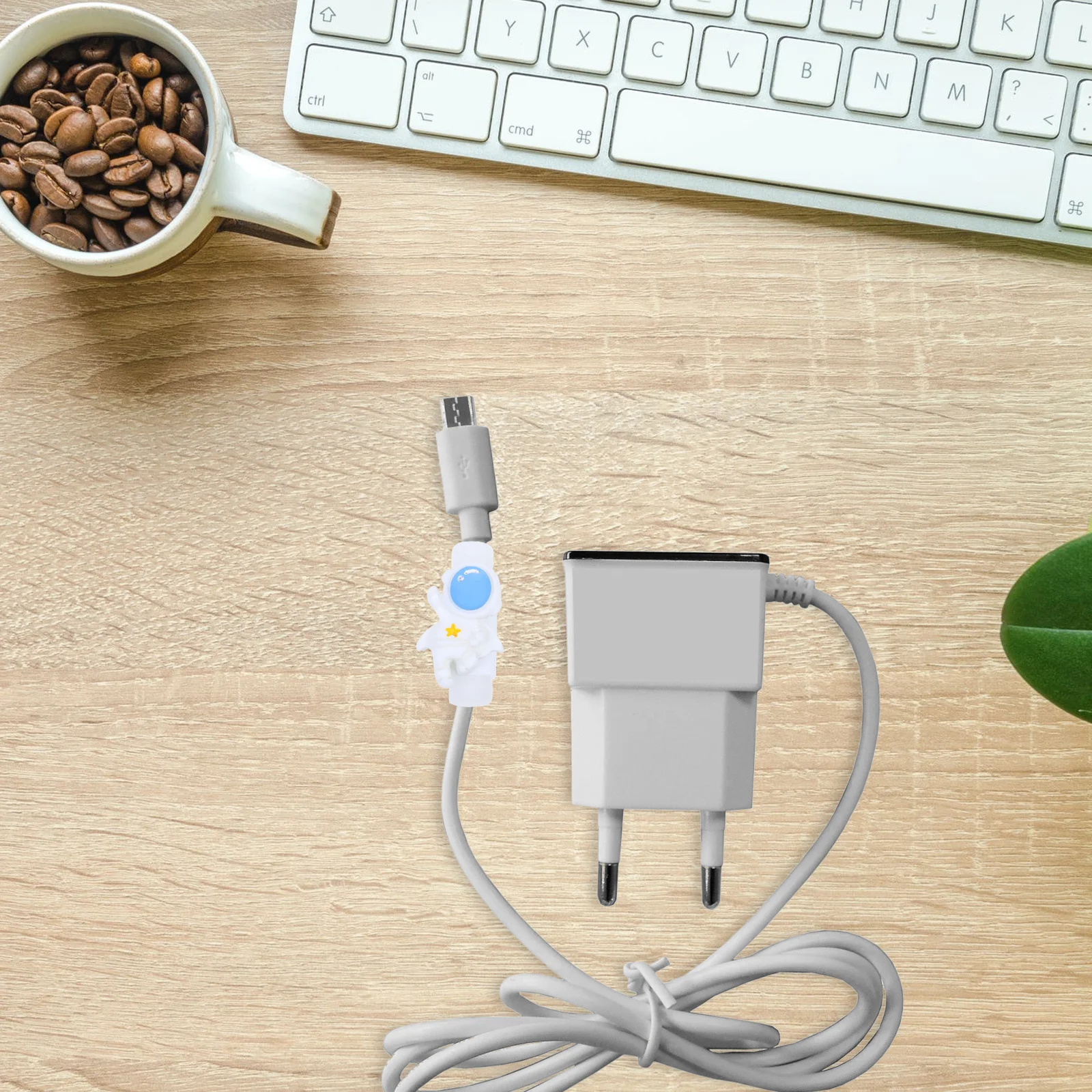 

10pcs Astronaut Shaped Cable Protector For Usb Data Line Durable Pp Resin Anti-Tangle Cord Organizer Portable Wire Management