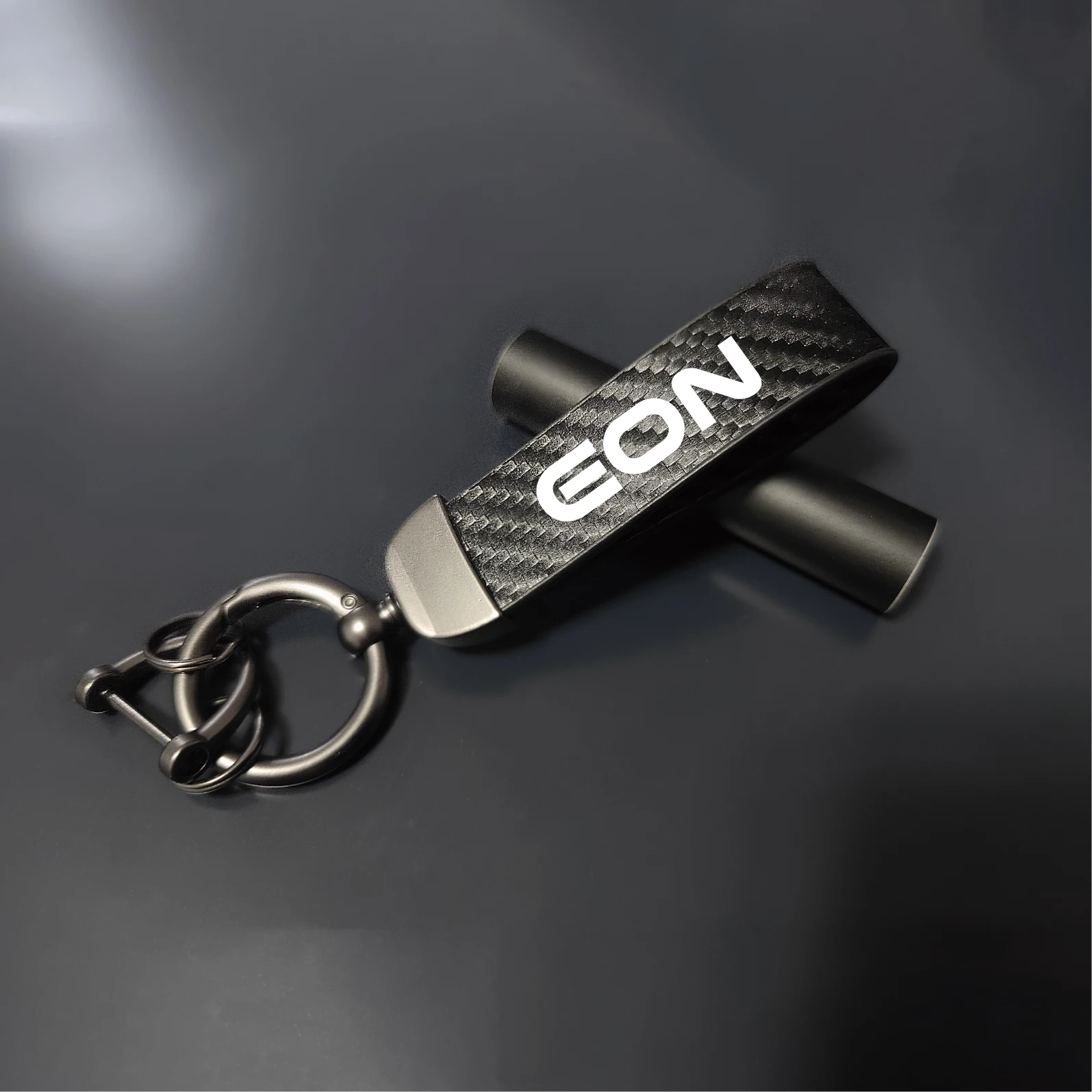 

1pcs Carbon Fiber Keychain Leather Keyring For Creta Eon Eqouus Ioniq Starex Palisade Grandeur Ix25 Ix55 I10 I20 I30 Ix20 Ix35