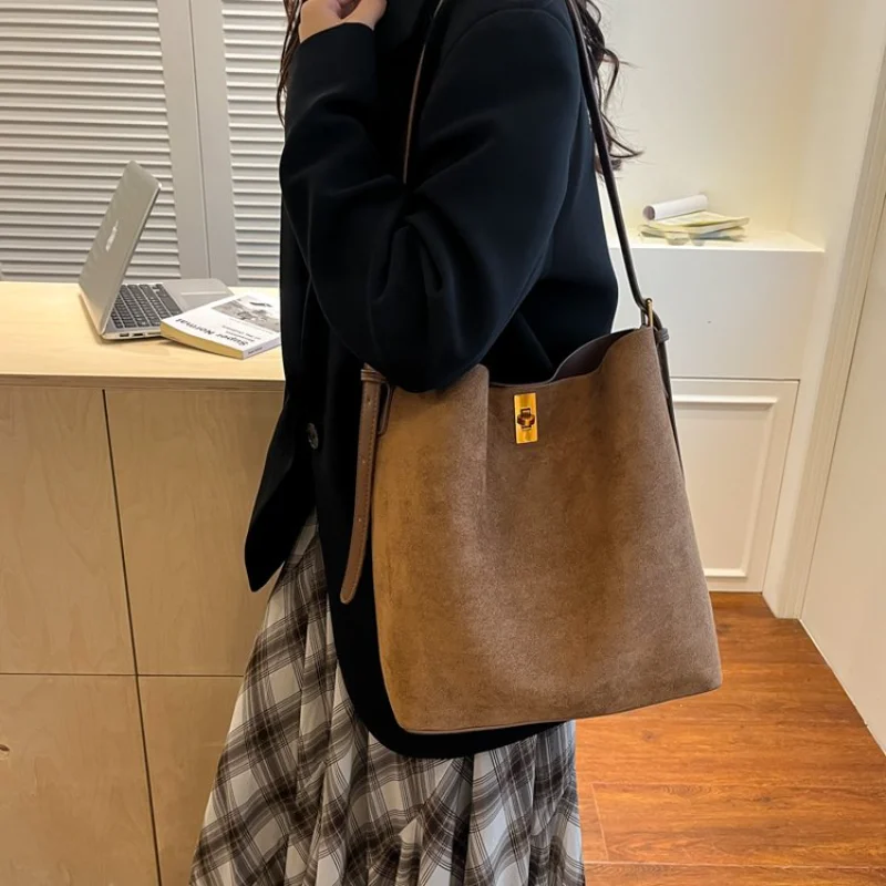 

Women's Retro Style Suede Bucket Tote Shoulder Bag, Multi-Color for Work, Travel, Daily Commute, Shopping & Casual Street Style