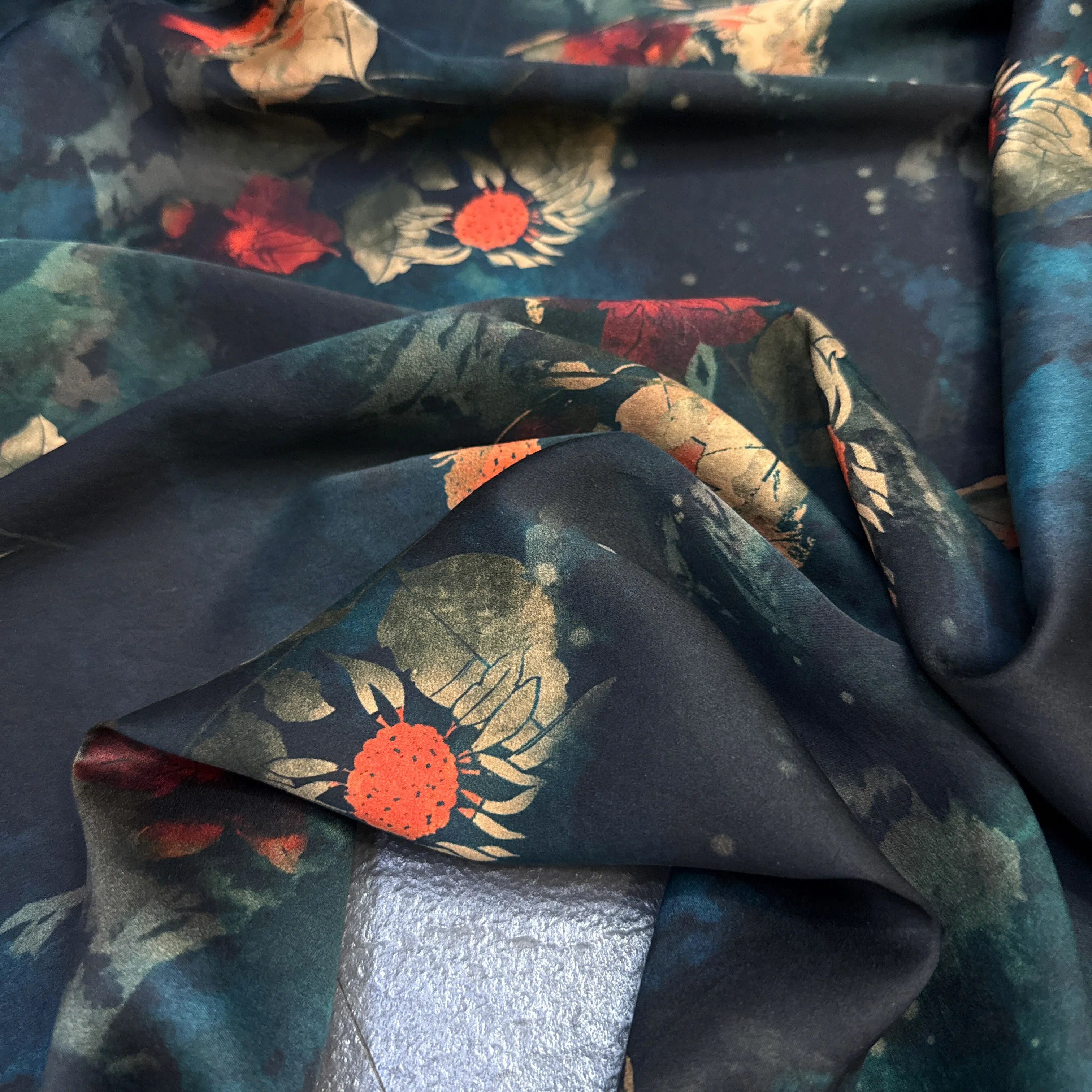 Tissu en soie Hualuo bleu noir - Silk Blouse avis et prix