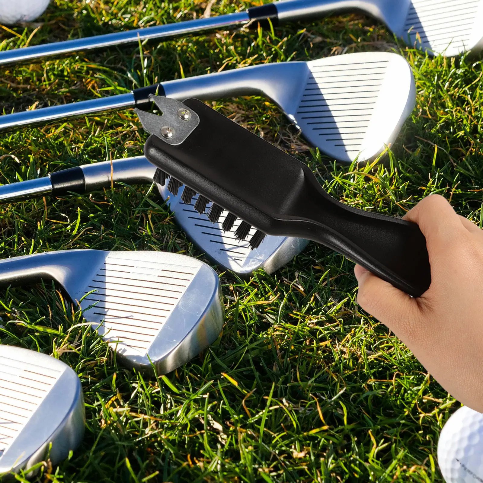 

Многофункциональная щетка для гольфа Ball Club: износостойкая конструкция, не требует чистки – незаменимый аксессуар для игроков в гольф