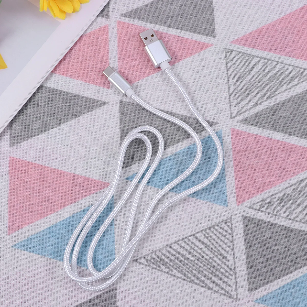 

Кабель для передачи данных типа C длиной 1 м. Элегантная алюминиевая вилка для быстрой зарядки без запутывания и высокопроизводительного USB-кабеля для передачи данных.