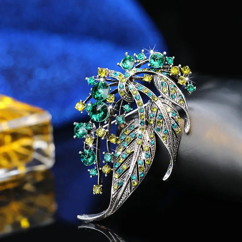 Luxury Women Men Full Crystal Howllow Leaves Brooches Pins Fashion Exuqisite Rhinestone Plant Badges Accessories