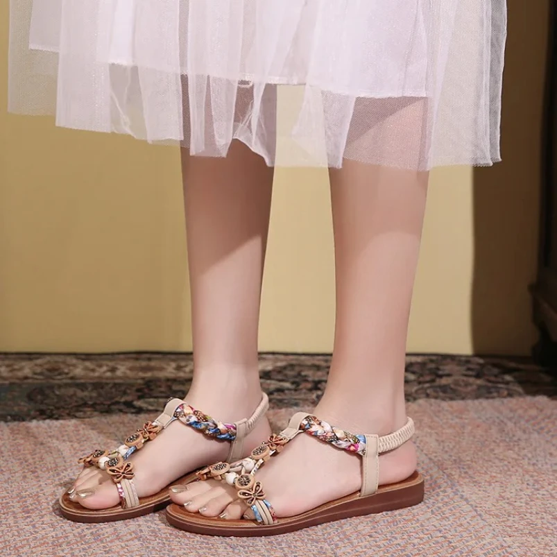 

2025 женские сандалии со стразами и бабочкой, богемная обувь на плоской подошве, летняя пляжная обувь с эластичной лентой, дизайнерские сандалии