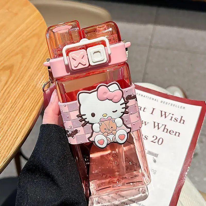 かわいいサンリオハローキティハローキティかわいい子供用水カップ Tritan プラスチックカップファッションポータブルケトル大容量ストラップ
