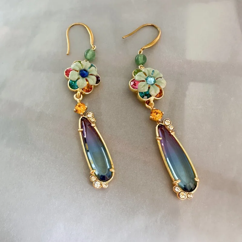 

Retro French High-end Fresh Earrings Light Green Enamel Glaze Rhinestone Flower Long Water Drop Earrings for Women