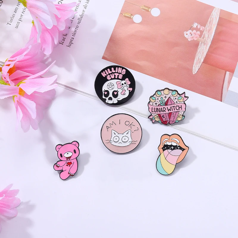 Rosa Punk Emaille Pins Benutzerdefinierte Hexe Bär Zunge Geist Anruf Broschen Revers Abzeichen Gothic Halloween Schmuck Geschenk für Freunde