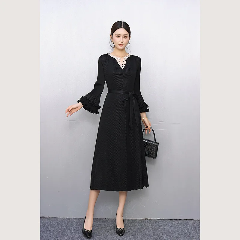 Miyake plisado 2025 nuevo vestido rojo plisado de estilo famoso a la moda para mujer falda elegante de longitud media con cintura para personas mayores