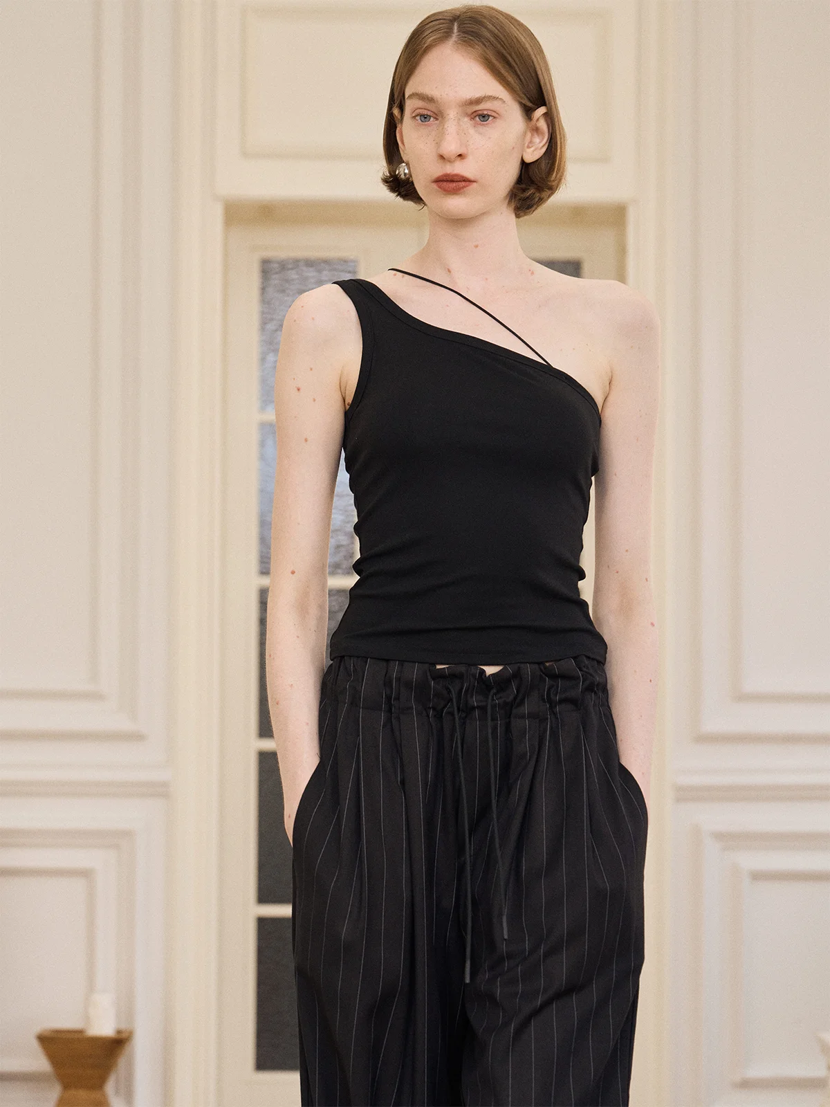 

Женский жилет Kind Ego с отстегивающимися бретелями, параллельным дизайном и эффектом легкости, из регенеративного волокна