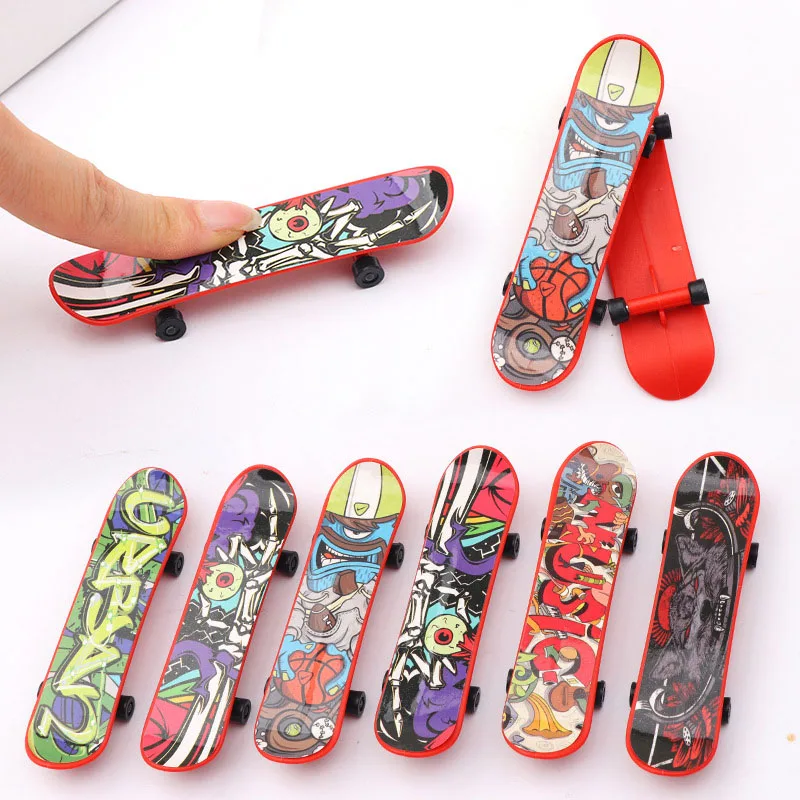 10Pcs/bag Kids Party Favors Toys Mini Finger Skateboard Game Finger Sports Skateboards Baby Shower Pinata Candy Bag Fillers