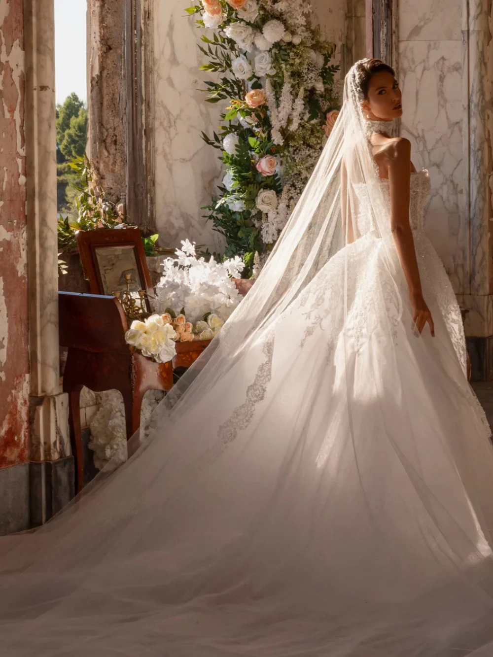 Suknia ślubna z haftem, koronką z koralikami, odpinanym trenem, iluzoryczna, syrenka, nowa, szyta na miarę, elegancka suknia dla panny młodej.