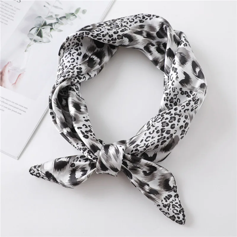 Bandanas quadradas com impressão leopardo para mulheres, lenço de seda cetim, turbante para menina, lenço de cabeça e pescoço feminino, nova moda,