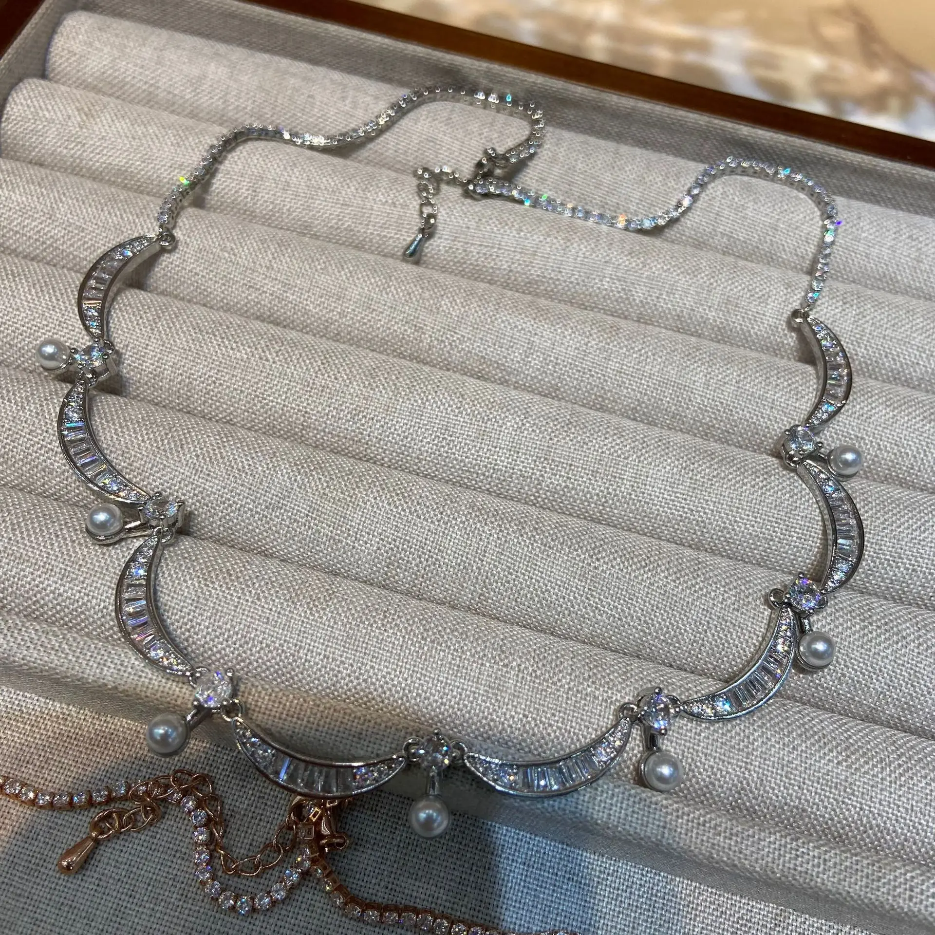 

Sweet Elegant Wave Pearl Micro-Inlaid Zircon Necklacegorgeous Jewelry Accessory