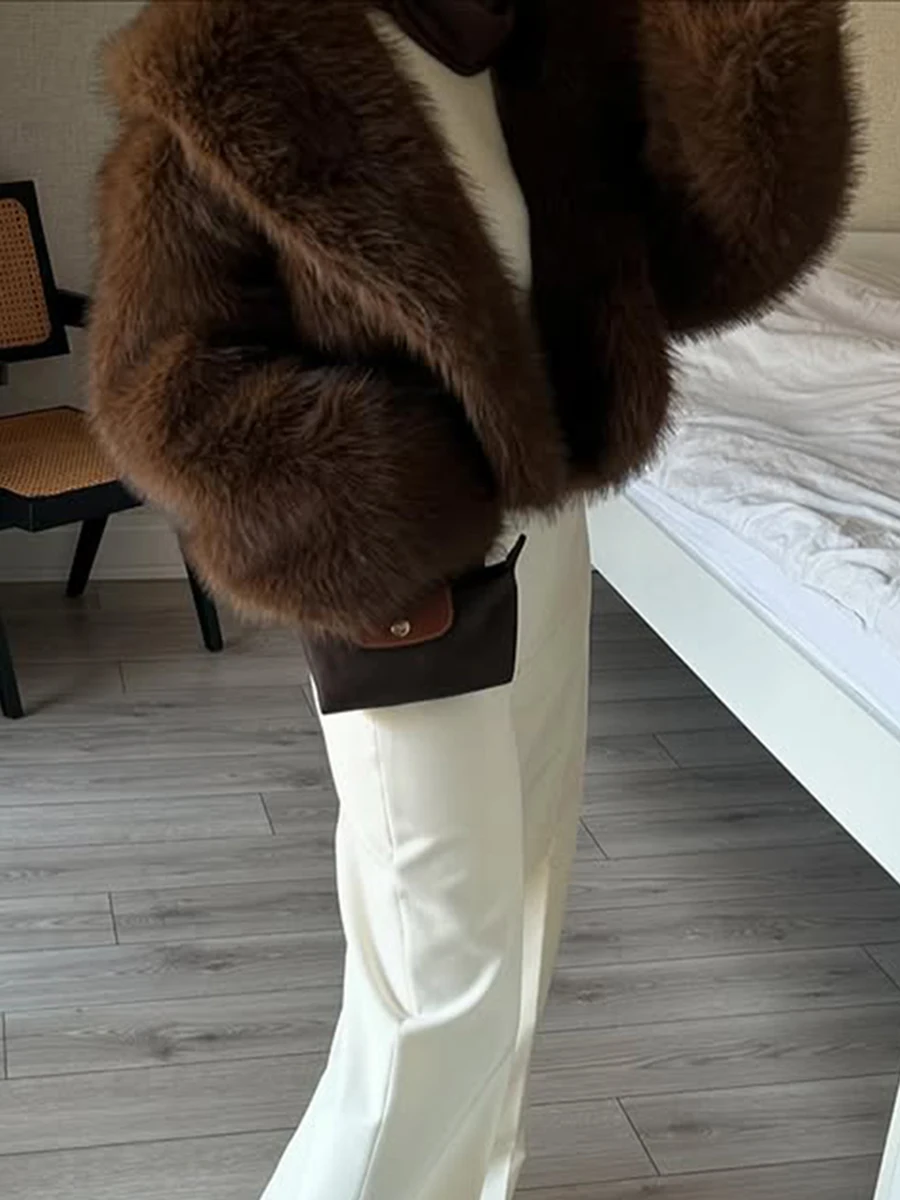 TWOTWINSTYLE ฤดูหนาวเสื้อแจ็คเก็ตสั้นผู้หญิงแขนยาว Patchwork Faux FUR Coat หญิงแฟชั่นสไตล์เสื้อผ้า