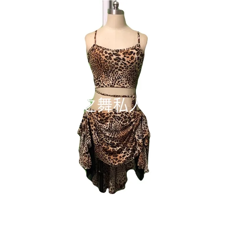 op maat gemaakt buikdanskostuum luipaardprint hemdje trainingspak met rugband uitgeholde heupsjaal rok afneembare oren