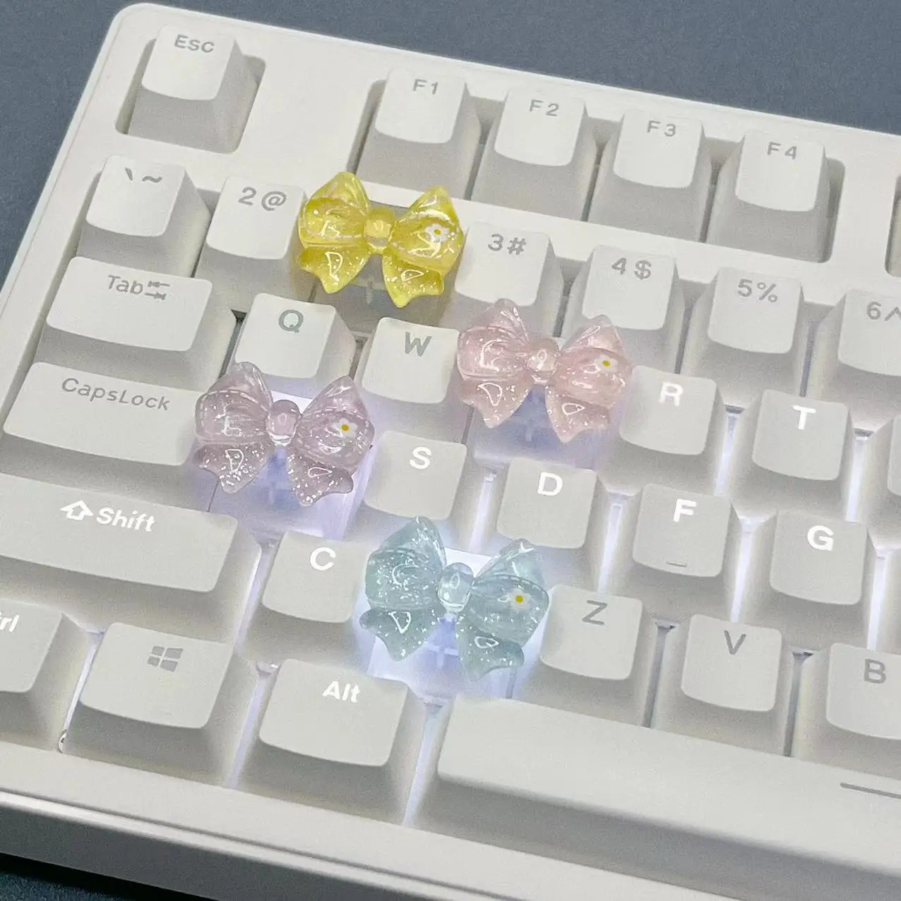 

Cute Translucent Crystal Butterfly Keycap Pink Blue ESC R4 Gaming Mechanical Keyboard Flower Keycap