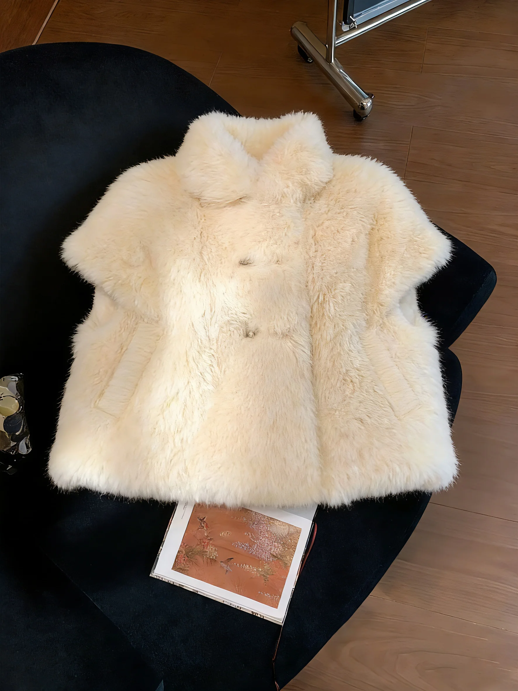 

Универсальный жилет-накидка Ele Sweet Little Cloak: осенне-зимняя верхняя одежда из овечьей шерсти и кожи с интегрированным экологичным мехом для мужчин и женщин