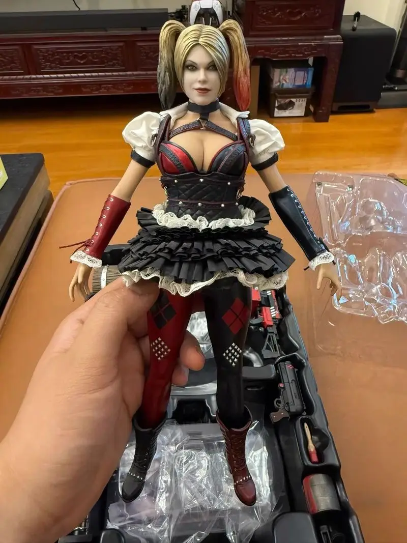 

Hot Toys Ht Vgm41 1/6 Batman: Arkham Knight Harley Quinn Treasured Doll Action Figure Good Birthday Gifts Collectible Toys