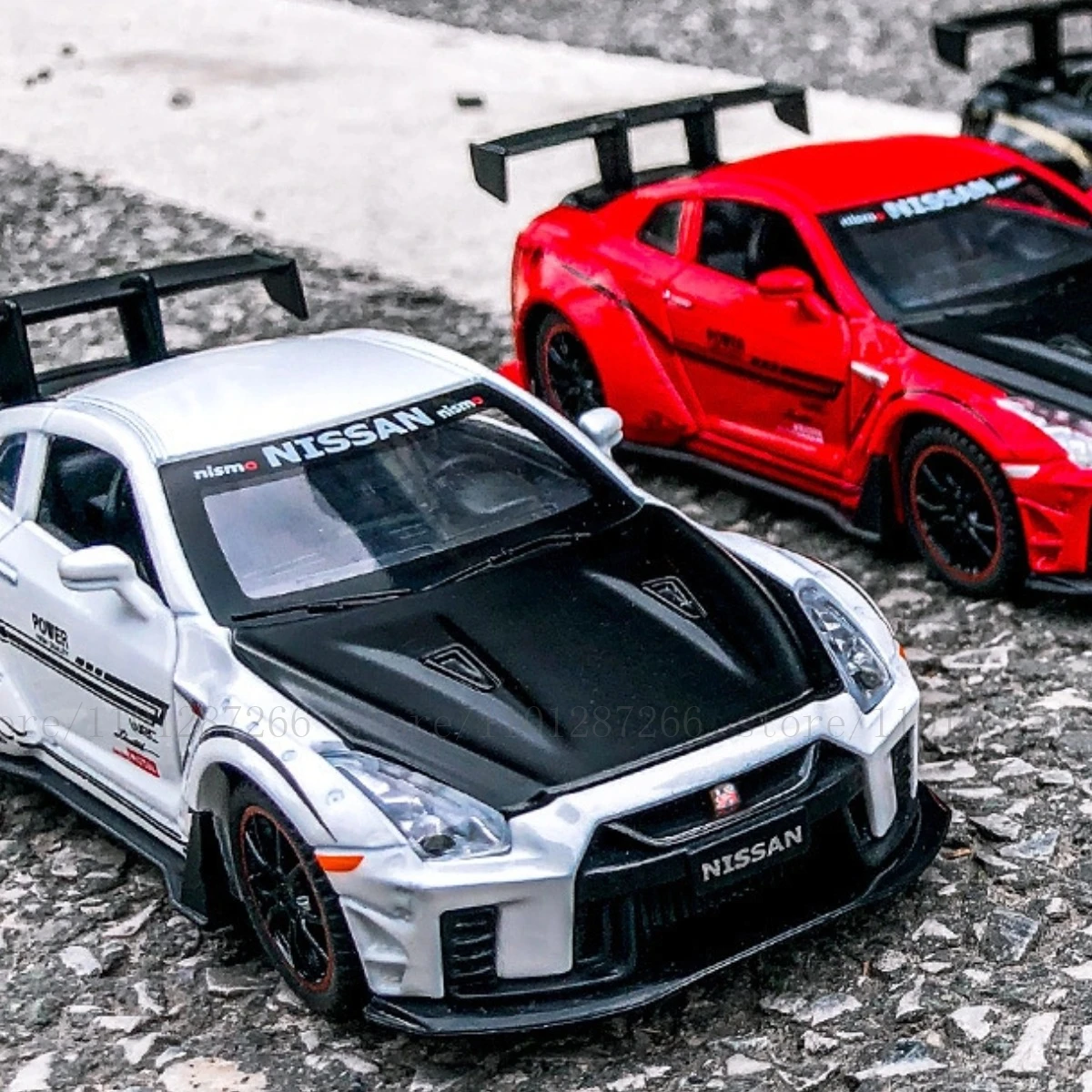 Scale 1:32 Nissan GT-R R35 Pullback Car Toy with Lights Engine Sound, Metal Diecast Car Audi Mclaren Model Gift Kid Boy Toy