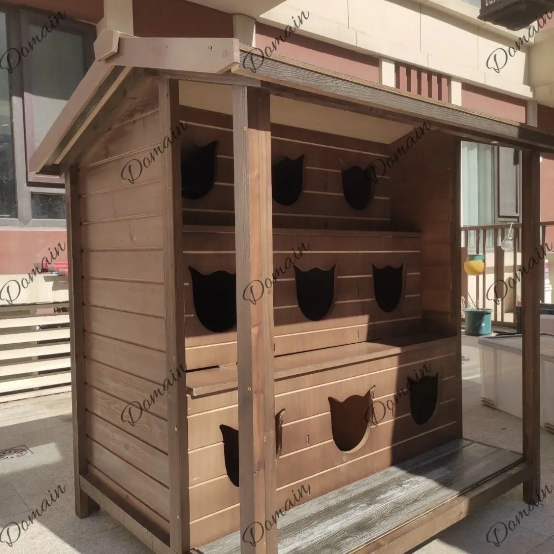 W outdoor cat house outdoor rainproof waterproof solid wood villa house universal in all seasons