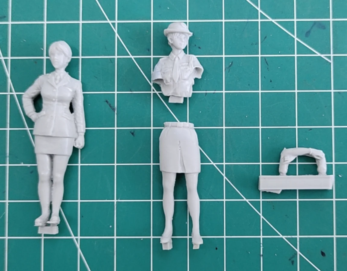 1/35 Resin Figure Assembly Kit Female Police and Female Soldiers Miniature GK Model Micro Scene Layout Unassembled Unpainted