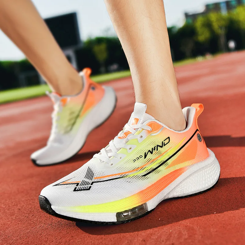 أحذية رياضية رجالية جديدة غير رسمية للفصول الأربعة قابلة للتنفس وخفيفة ومضادة للانزلاق ومقاومة للاهتراء للجري في الهواء الطلق أحذية رياضية ترفيهية