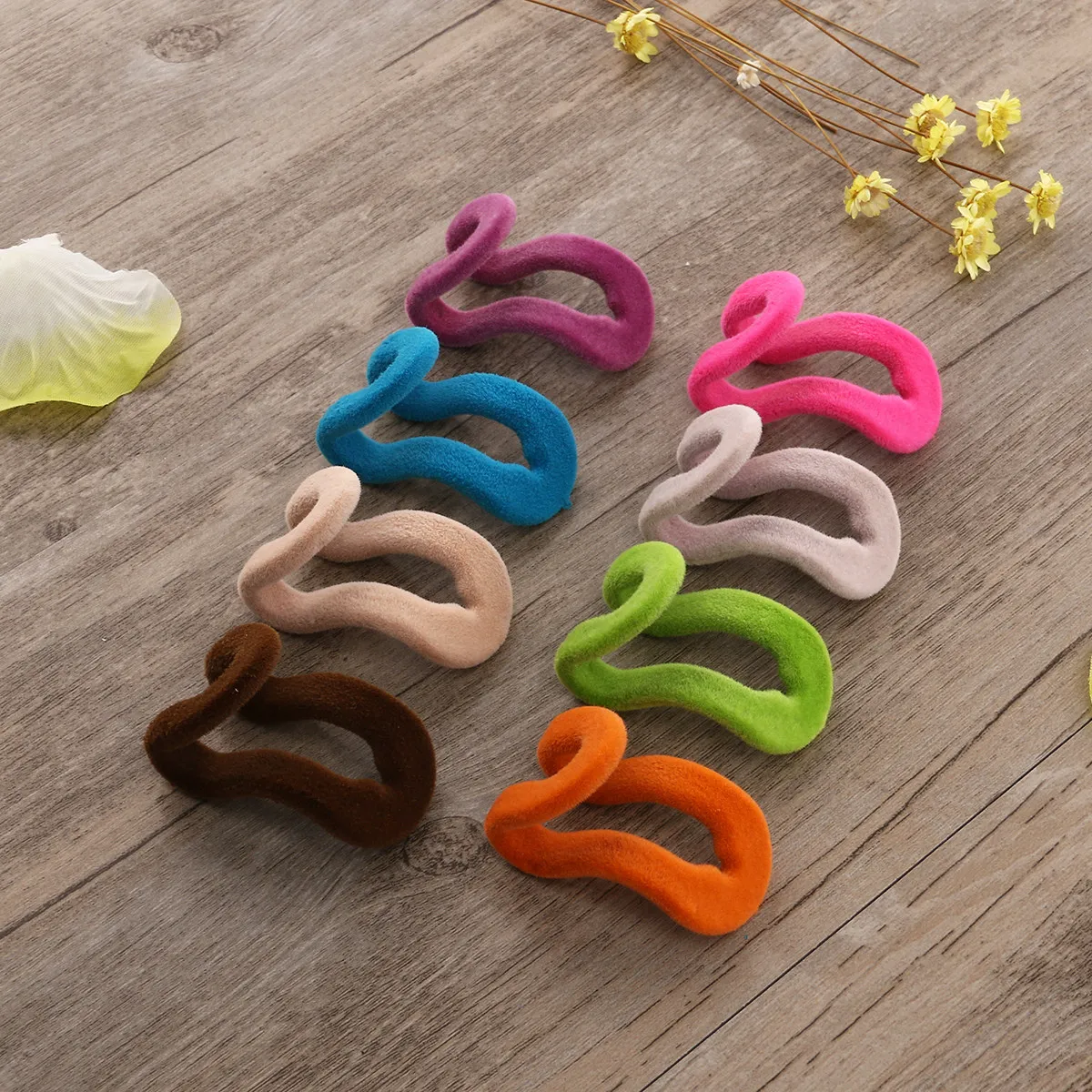 10pcs Anti Slip Mini Flocking Clothes Rack Hooks Space Saver Plastic Closet ganizers 4 5x3cm R om Color - view 6