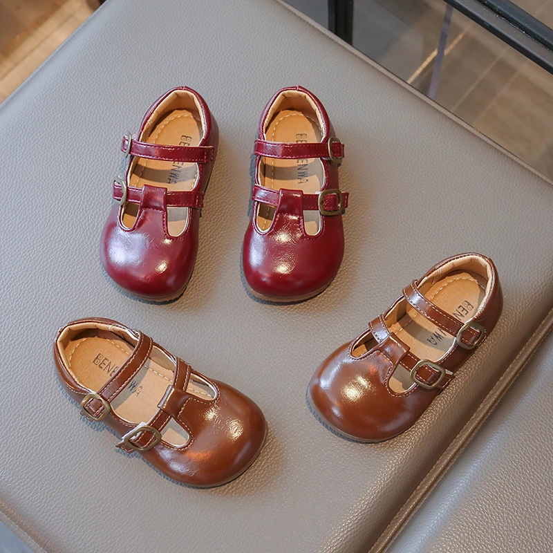 

Весенне-осенняя детская кожаная обувь в стиле ретро, повседневная обувь принцессы с открытыми отверстиями для девочек, простая детская модная обувь на плоской подошве с Т-образным ремешком
