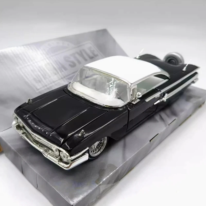 Jada 1:24 Scale 1960 Chevrolet's IMPALA Alloy Car Model Black/Silver Static Collection Decorated Souvenir Gift Hobby & Toys