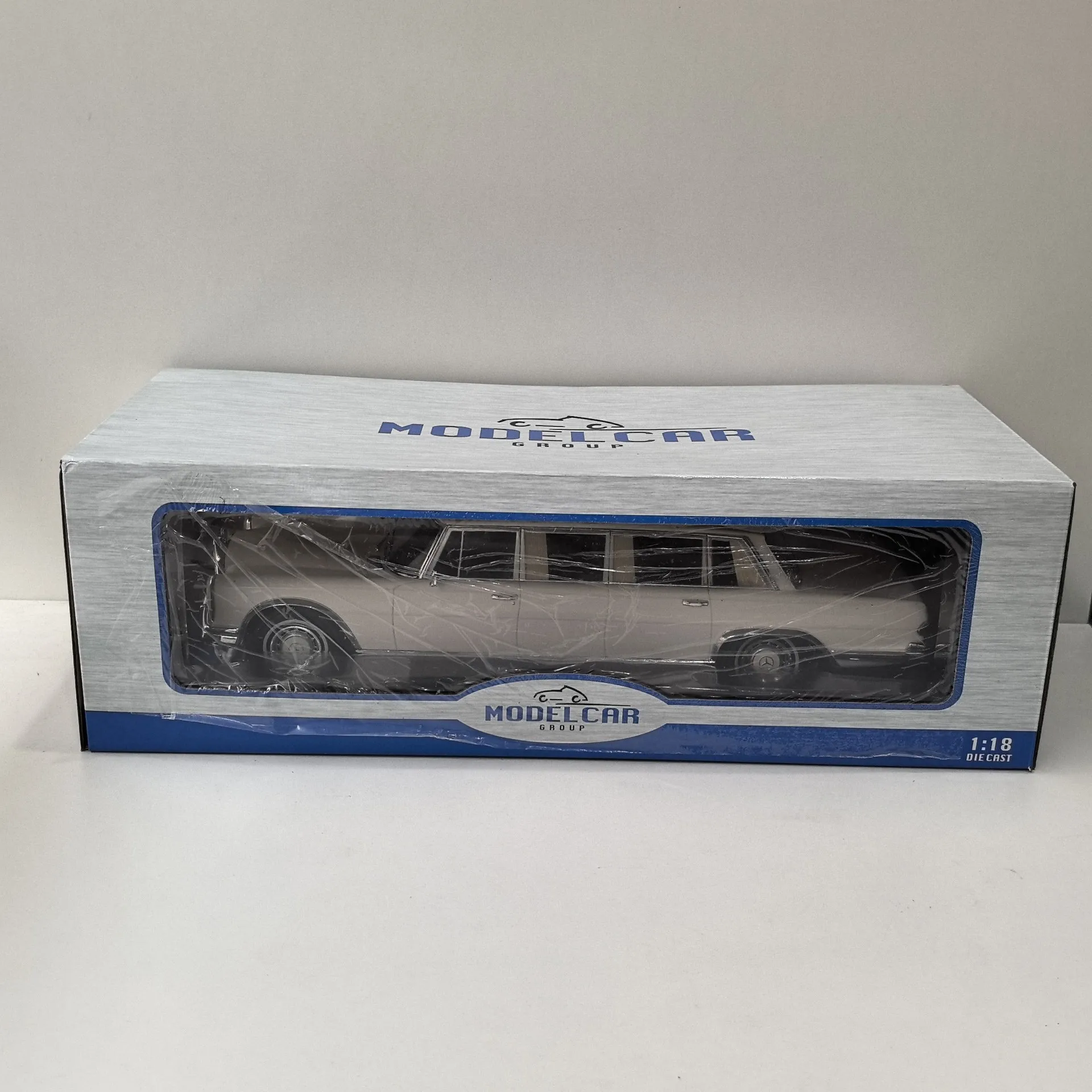 

Flaws Diecast MCG 1/18 Scale BENZ 600 Alloy Car Model Collectible Toy Gift Souvenir Display Ornament
