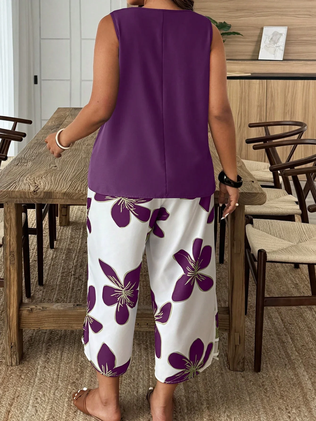 

Фиолетовый комплект из двух предметов с цветочным принтом, женский повседневный летний наряд с капри