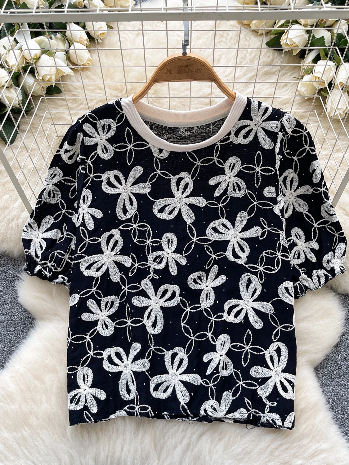 

Retro Embroidered Bubble Sve irt Women's Loose Fit round Ne Diamond Studded Summer Faionable Versatile Korean Sle