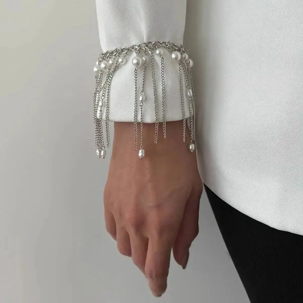 

Lacteo Women's Bracelet Creative Simple Imitation Pearl Metal Tassel Fashion Handmade Jewelry Accessory New Year Gift