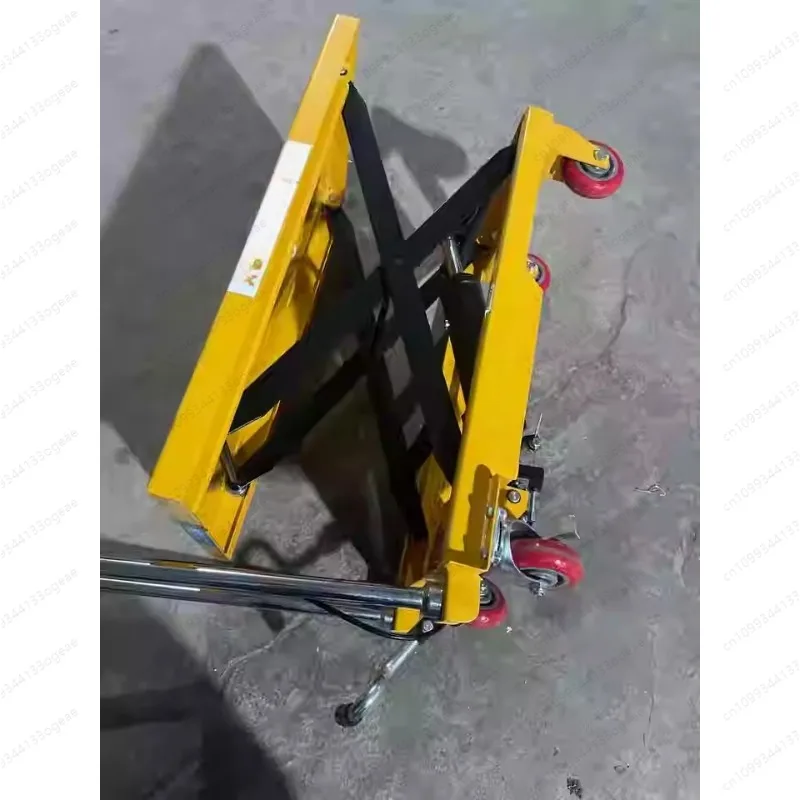 Manual Mobile Hydraulic Scissor Lift Table 500KG For Hotels Printing Shops Machinery Repair Retail Applications