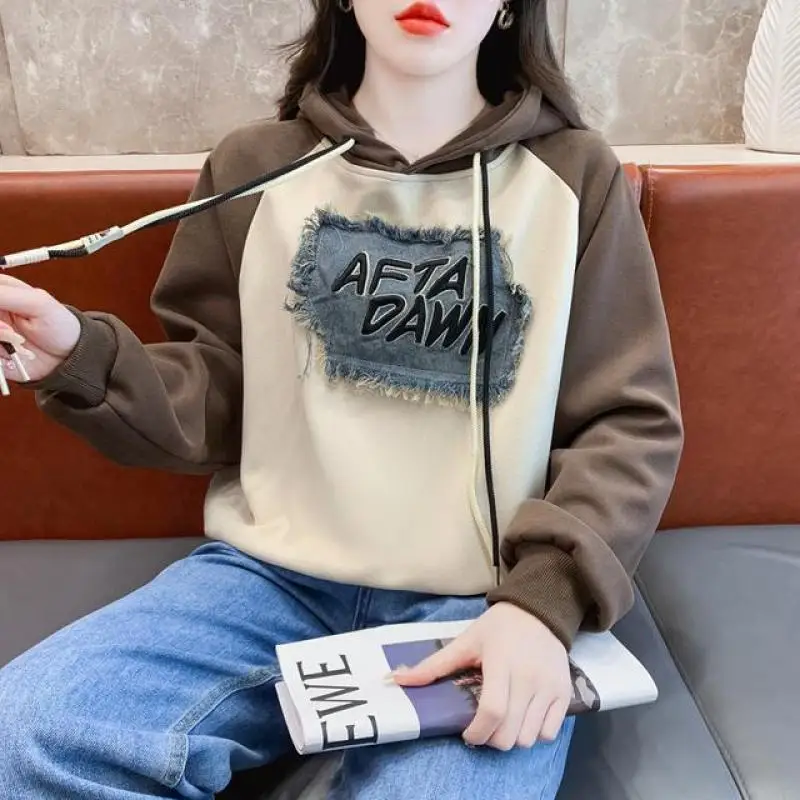 2023 New Spring Autumn Simplicit Fashion Denim Patch Retro Street Style Loose Hooded Short Pullover Patchwork Sweater for Women