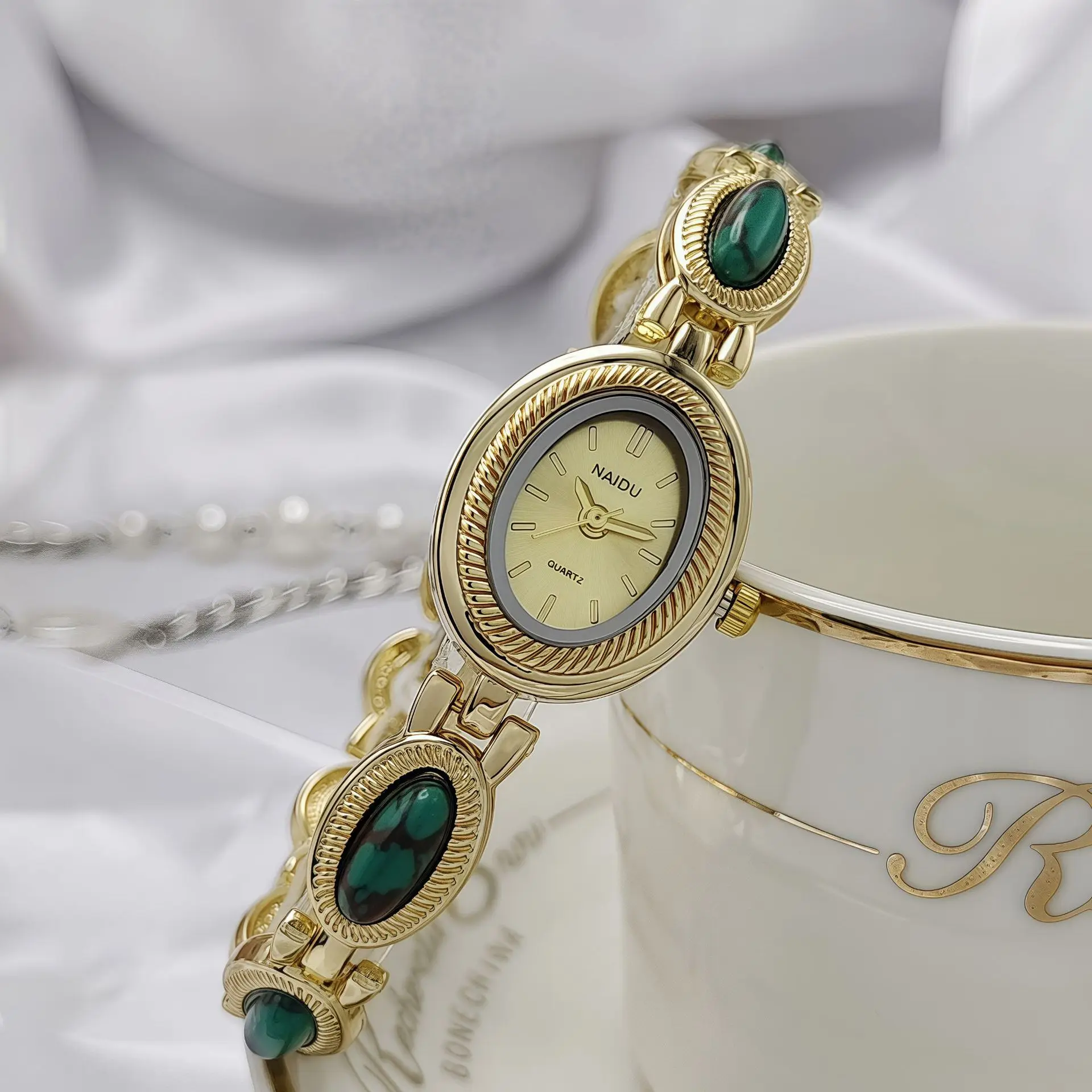 New Vintage Women's Watch with Colored Gemstones Light Luxury Personalized Retro Jewelry Gold Noble Small Cute Bracelet Gift