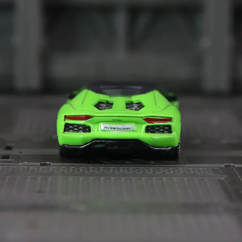CCA 1:64 لامبورغيني إيفانتادو LP700-4 نموذج سيارة مصنوع من خليط معدني سيارة رياضية فائقة يمكن تقديمها كهدية عيد ميلاد للأصدقاء تفاصيل غنية