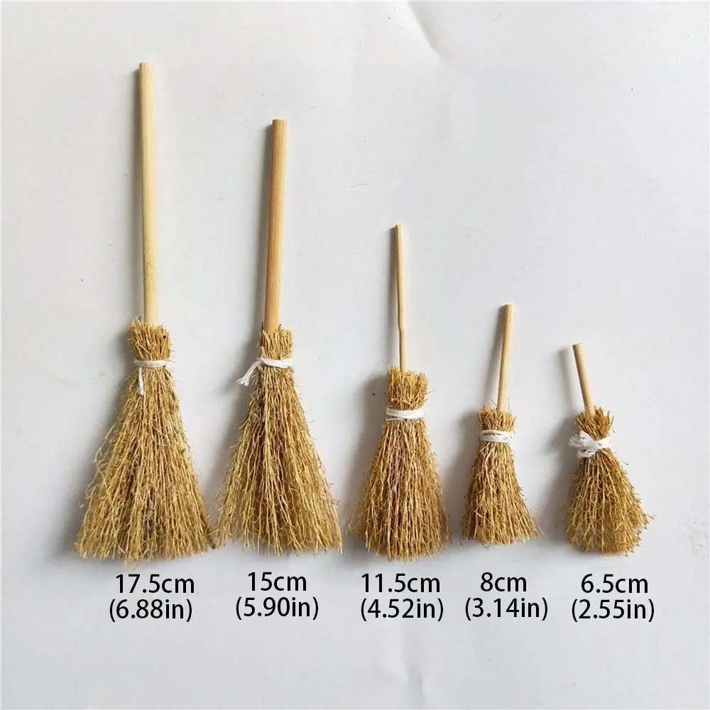 Mini Witch Broom com corda vermelha, palha Vassoalhadas, Dollhouse Decor, Halloween Acessórios, Micro Decorações Paisagem, 5PCs