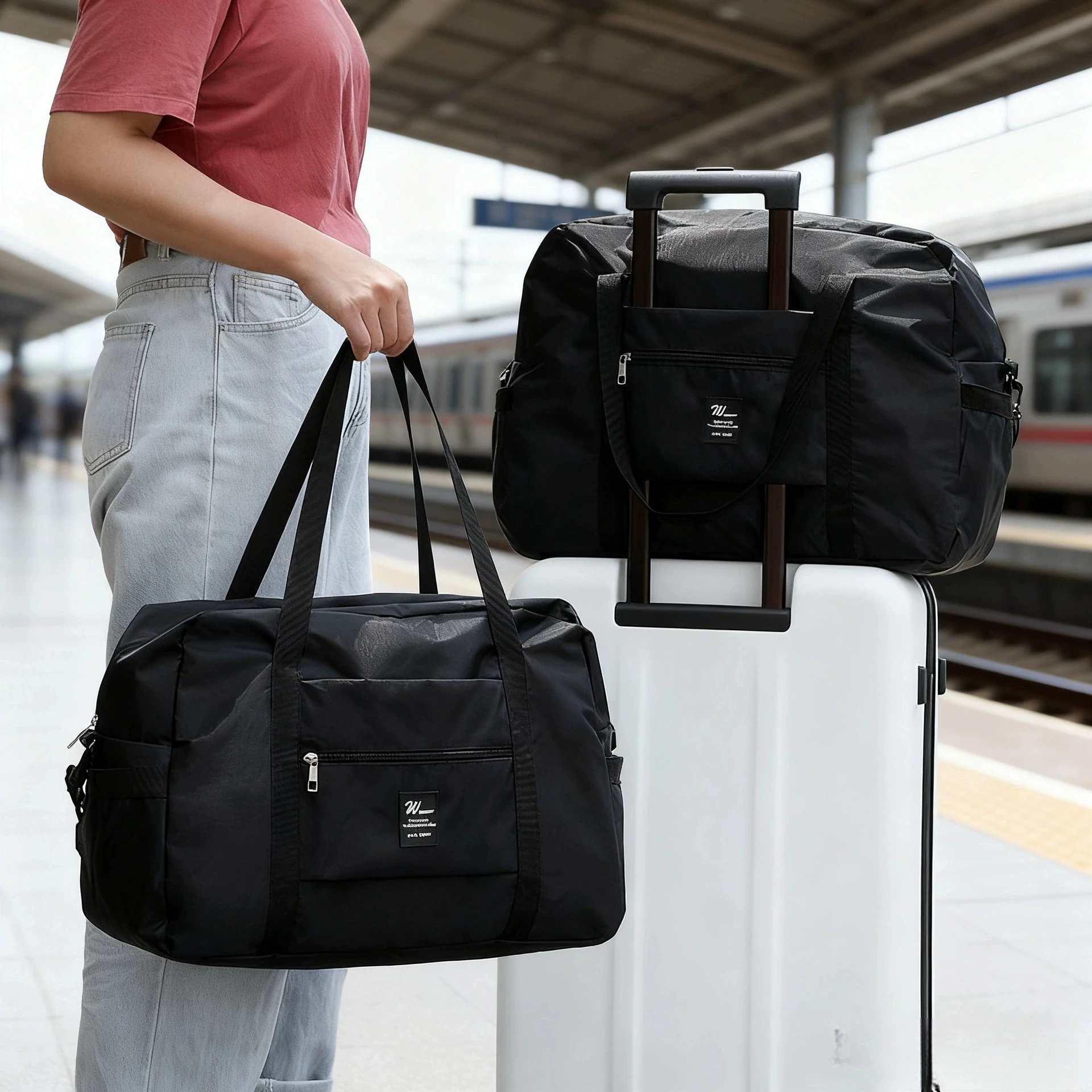 

Folding travel bag that can be carried as a suitcase, carrying large capacity clothes storage bag, short distance travel luggage