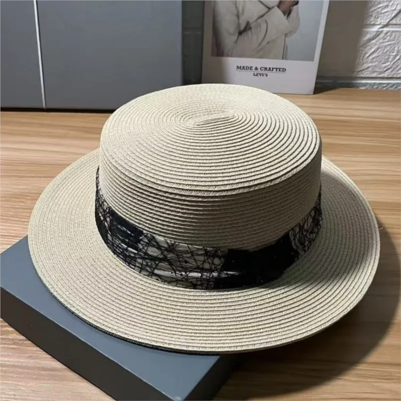 

A new versatile and elegant wide-brimmed hat for women