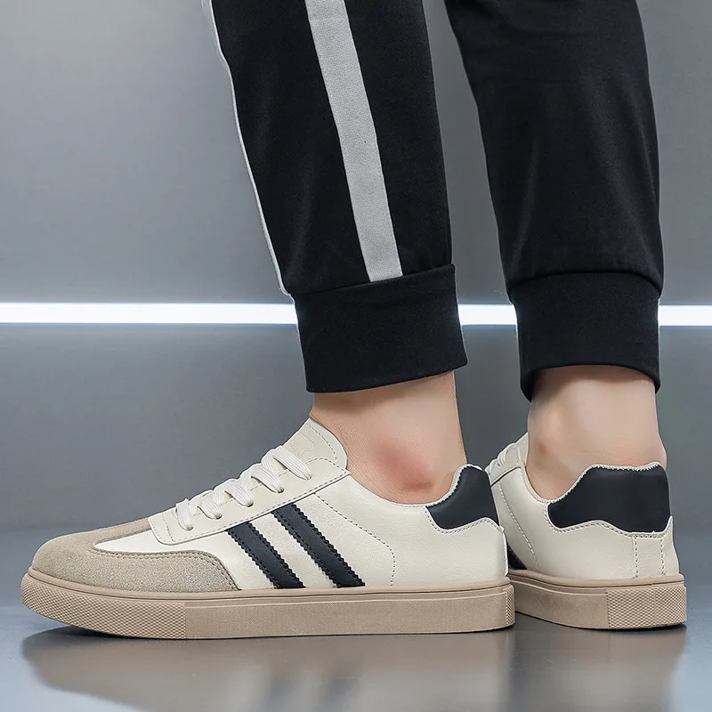 أحذية رياضية رجالية 2025 ربيع جديد فاخر بدون كعب مسطح مريح سهل الارتداء أحذية رياضية ناعمة خفيفة الوزن للاستخدام الخارجي للرجال