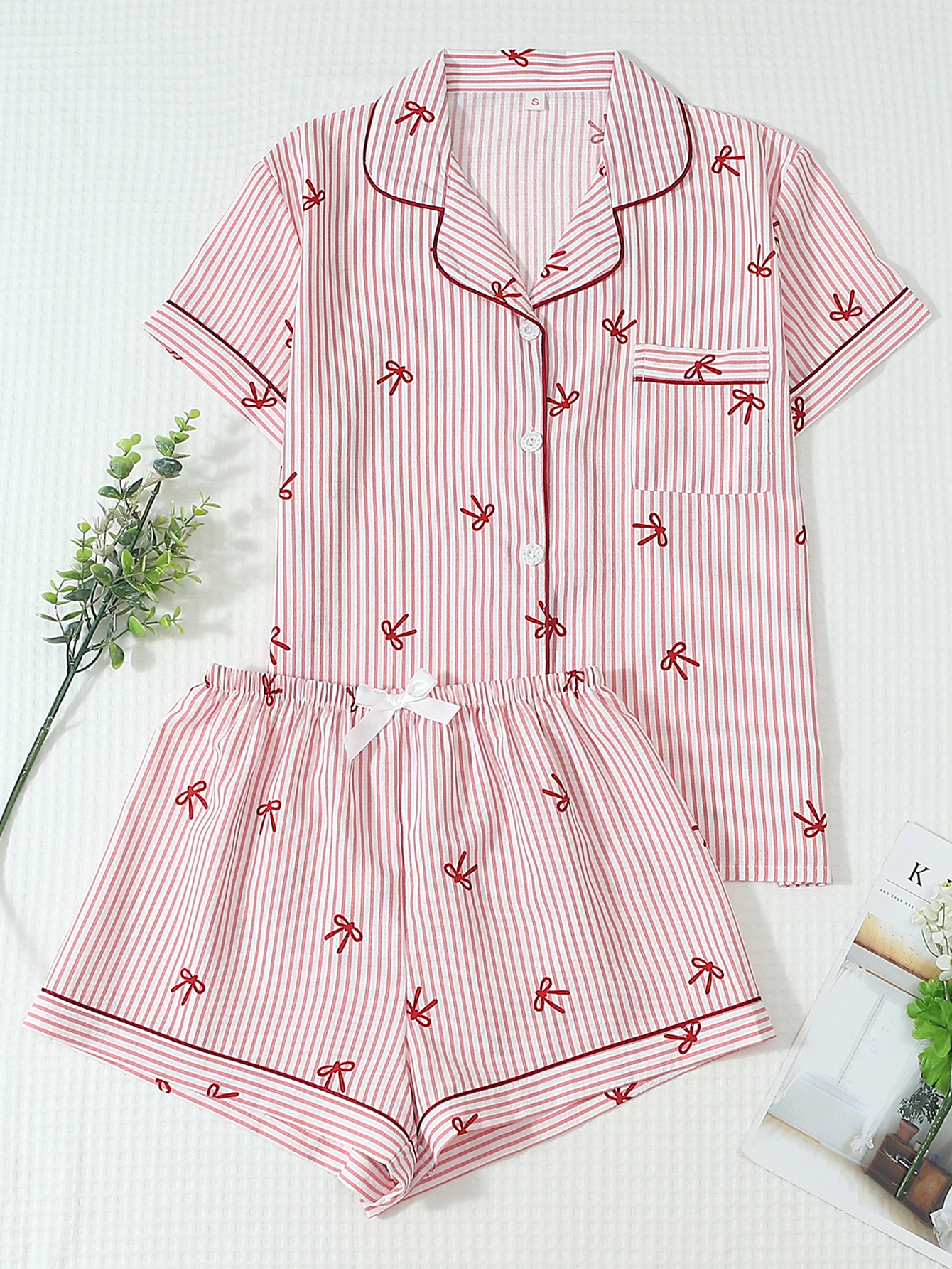 Two-Piece Comfortable Red Striped Bow Print Lapel Button Short-Sleeve Top with Pockets and Bow Shorts Spring/Summer Women's Pajama Loungewear Set Suitable for Home Use