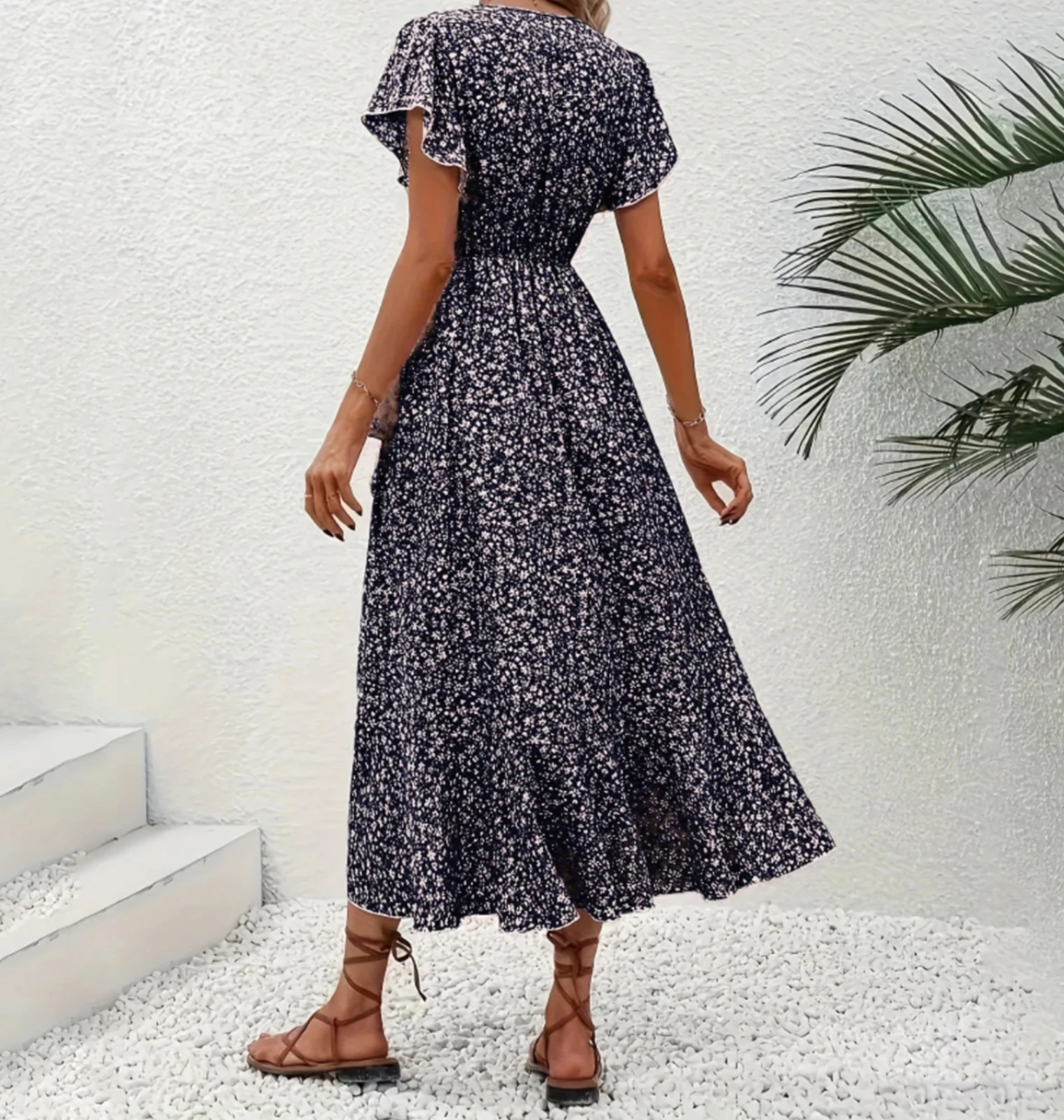 Damska letnia sukienka z kwiatowym nadrukiem, falbankami, elegancka, z krótkim rękawem, wiązana na bokach, z dekoltem w kształcie litery V.