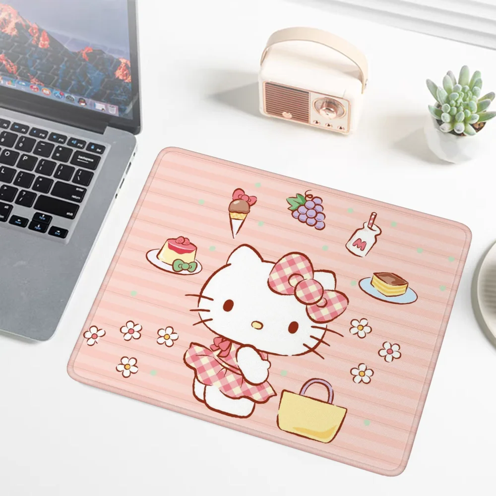 Sanrio Mouse Pad Hello Kitty Desk Mat Small Computer Gaming Kawaii Cute Mausepad Mouspad Office Accessories Mousepad Gamer Mats