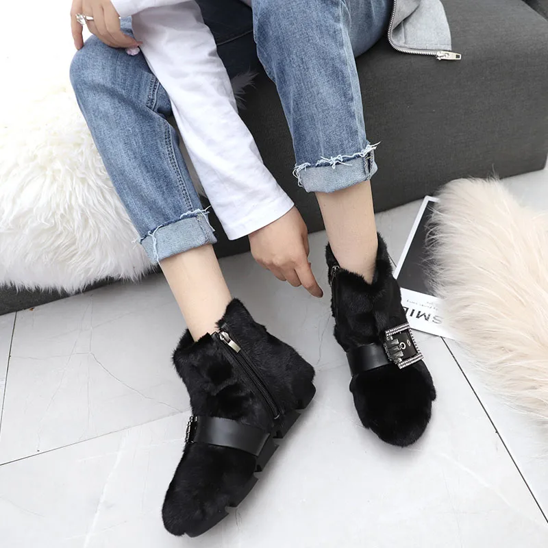 Stivaletti da donna con fibbia alla moda vera pelliccia di visone Winter Warm Botas Black Furry Snow Boot suola spessa Platform Creepers scarpe basse