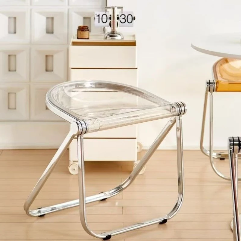 الشمال الاكريليك البراز المنزل الإبداعية طوي منخفضة البراز مقعد بلاستيكي بسيط ، شفافة كرسي بلا ظهر قابل للطي للمنزل الحديثة البراز