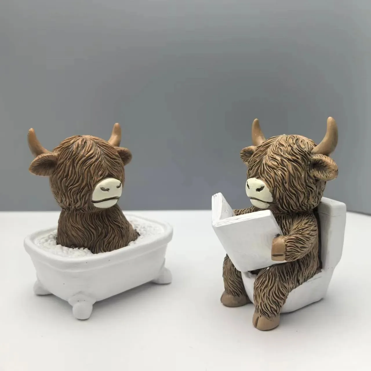 2PCS Highland Cow Figurines Highland Cow Gnomes Resin Statue Calf Gifts for Home Garden Kitchen Office Tiered Tray Table Decor