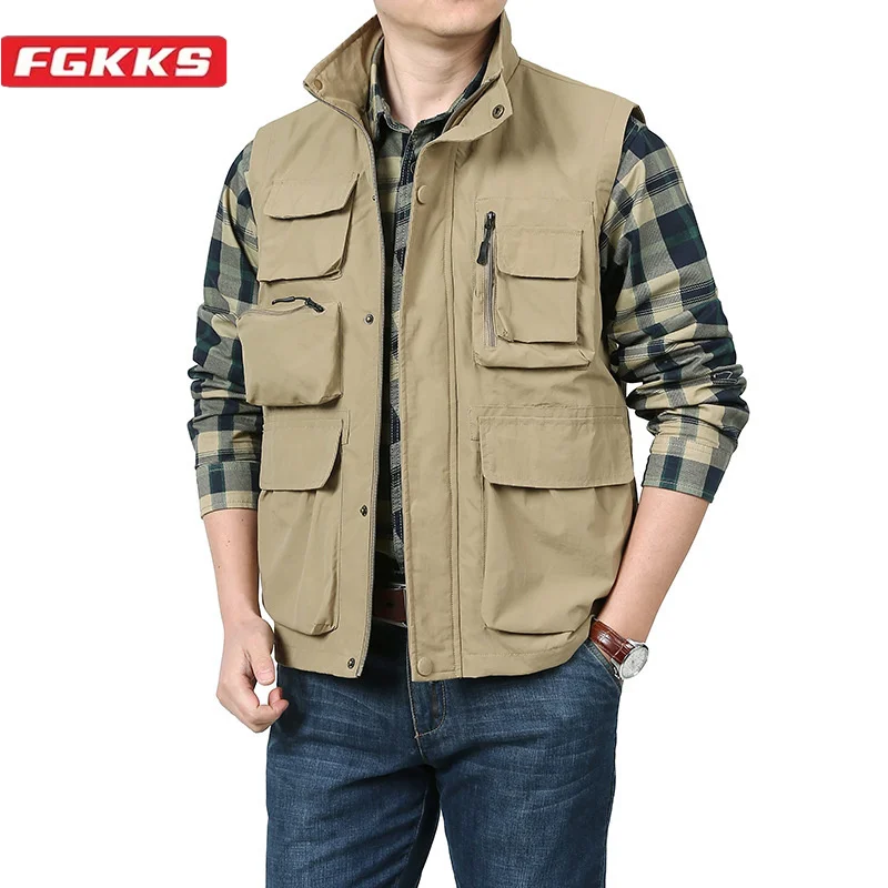 

FGKKS 2024 Outdoor Casual Vest For Men Solid Color Multi-Pocket Slim-Fit Coat High Quality Design Streetwear Vest For Men