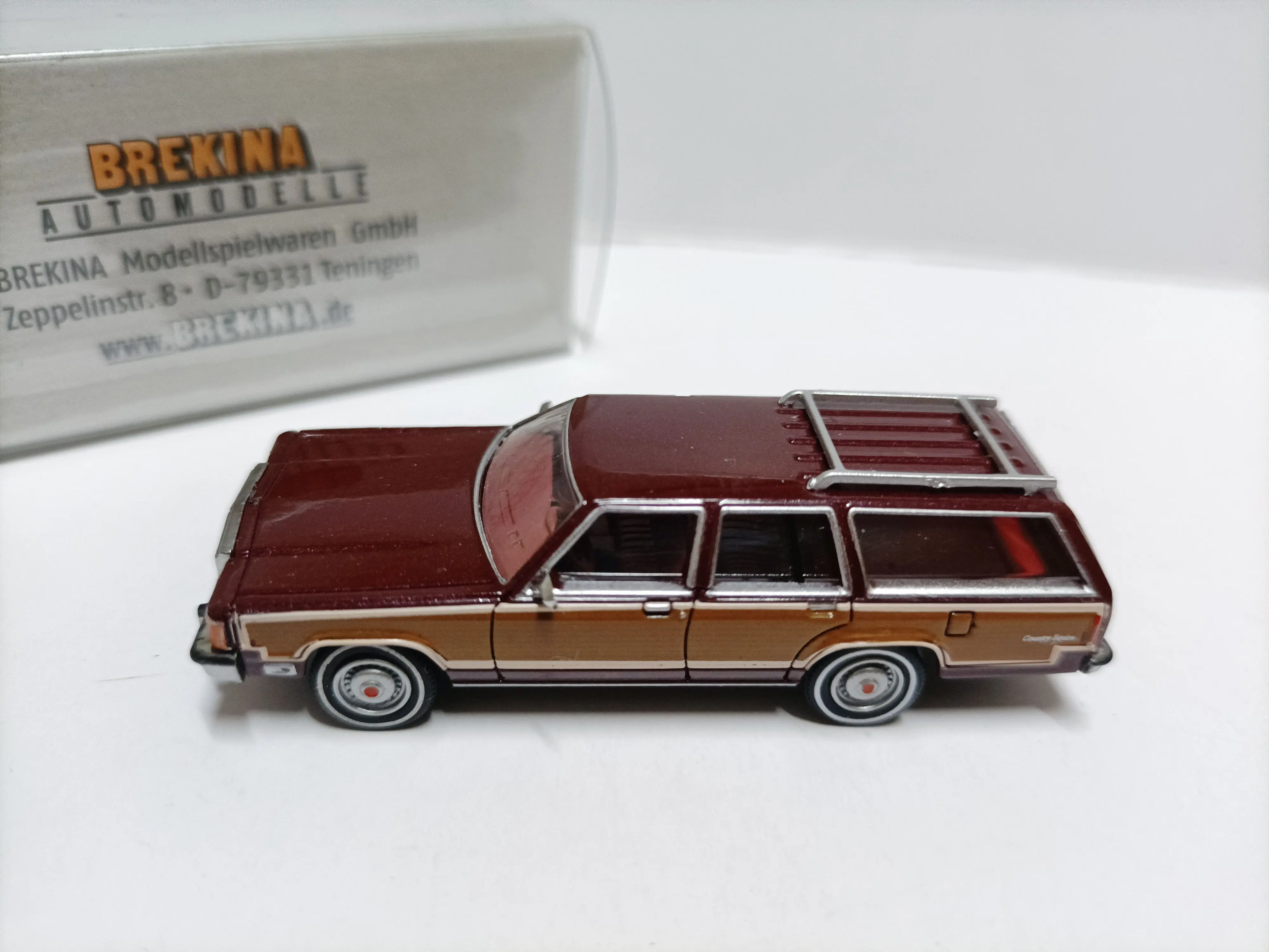 Brekina 1:87 LTD Country Squire Vintage Car Simulation Limited Edition Resin Metal Static Car Model Toy Gift