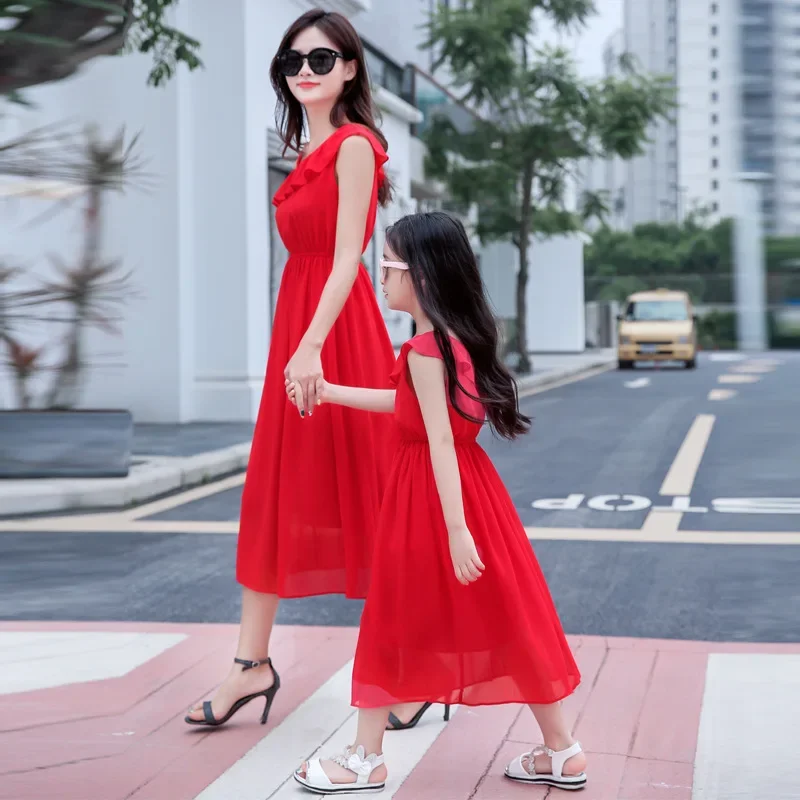 2024 Summer Mother and Daughter Red Dress Vacation Look Mom and Baby Girl Same Beach Dresses Holiday Mammy and Me Equal Clothing